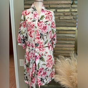 Show Me Your Mumu Garden of Blooms
Floral Robe/Cover Up Size OS